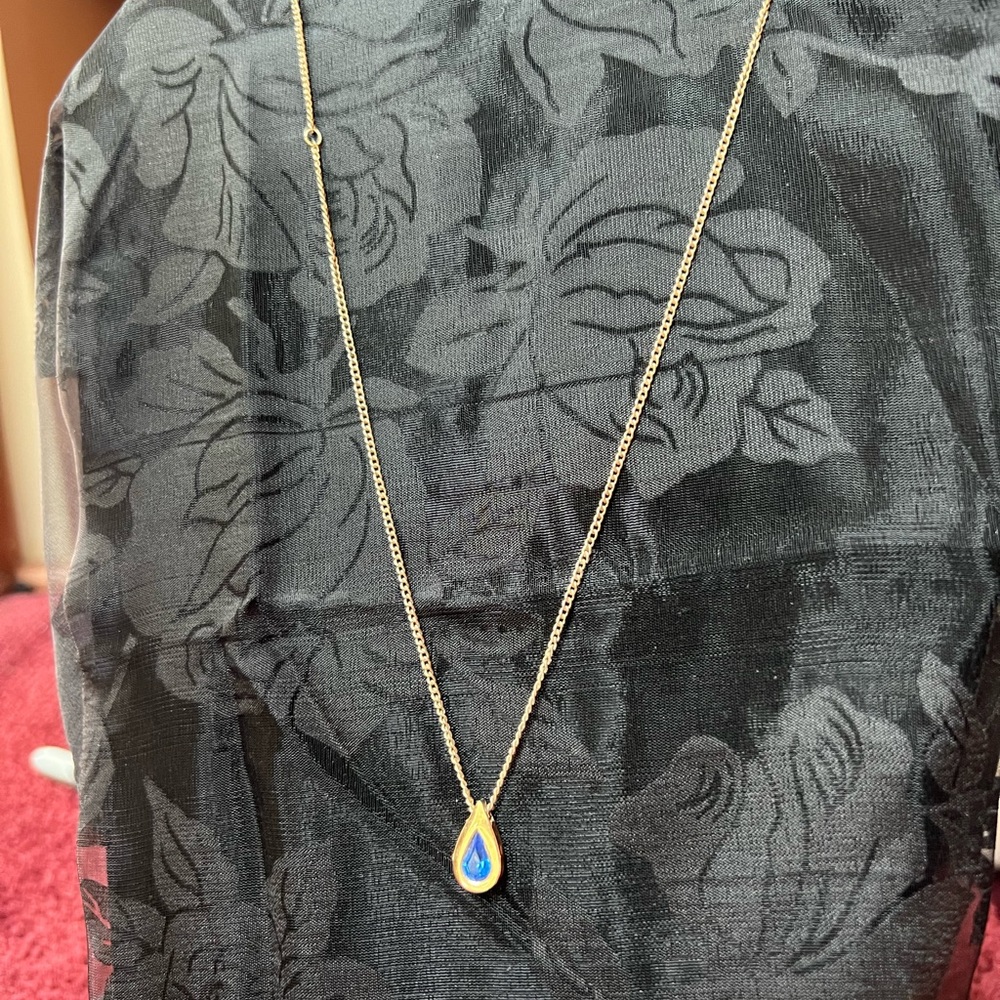 Vintage Avon Gold Tone sapphire blue  Teardrop Necklace